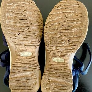 Keen navy blue shoes